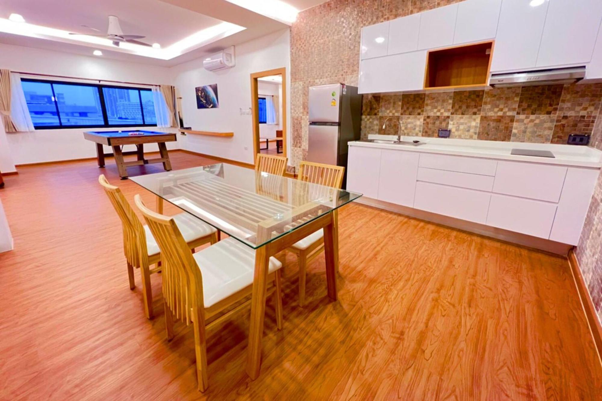 The Lodge Pattaya Esterno foto