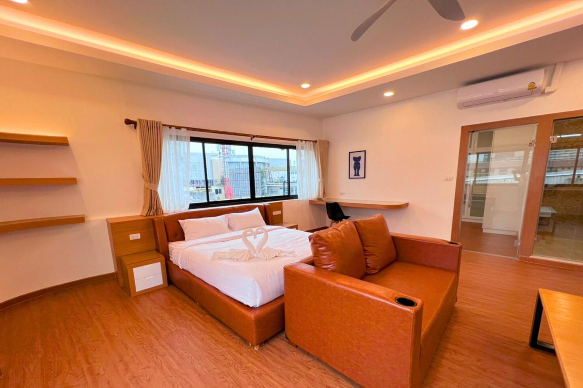 The Lodge Pattaya Esterno foto