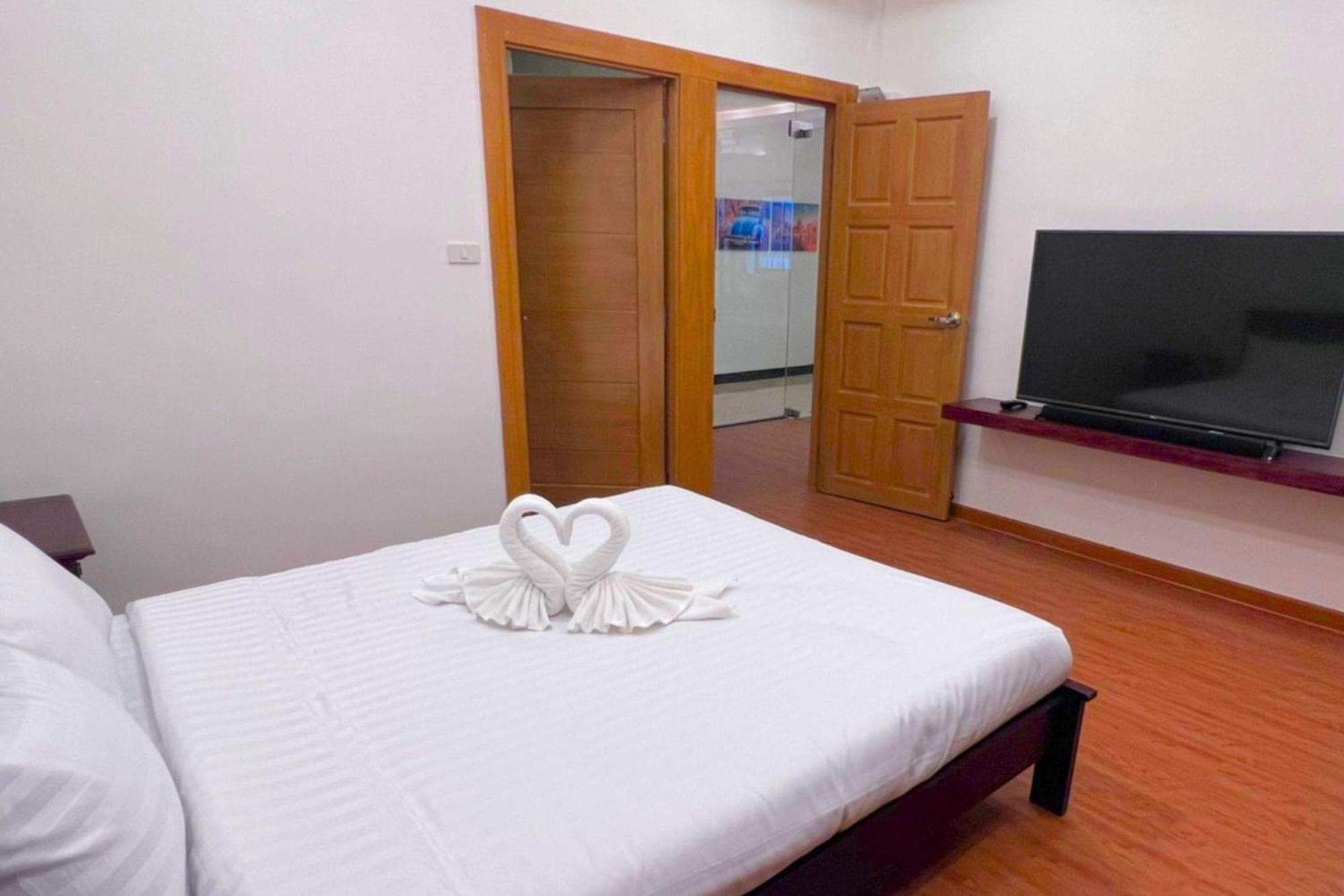The Lodge Pattaya Esterno foto
