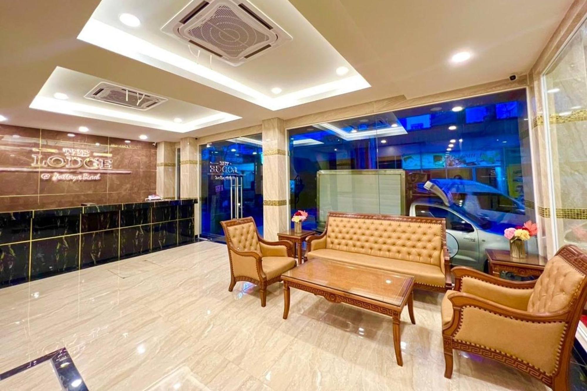 The Lodge Pattaya Esterno foto