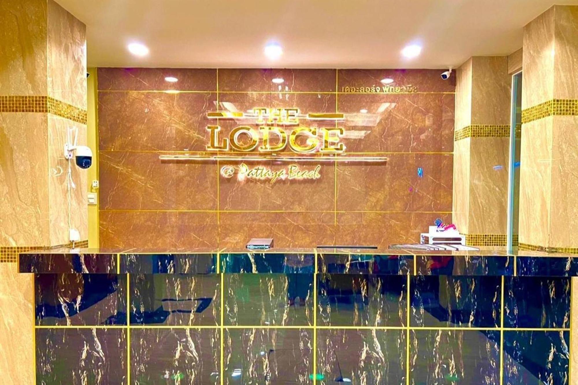 The Lodge Pattaya Esterno foto